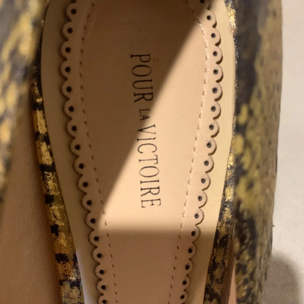 Pour la Victoire Gold /Brown Snakeprint Leather Pumps sz 8.5